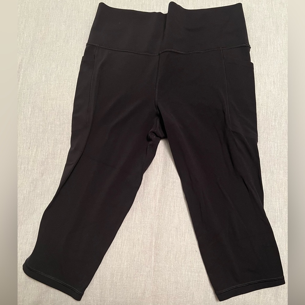 Athleta Salutation Stash II Crop - Black, size large
